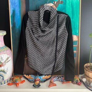 RW&CO Black and White Knit Sweater Small
